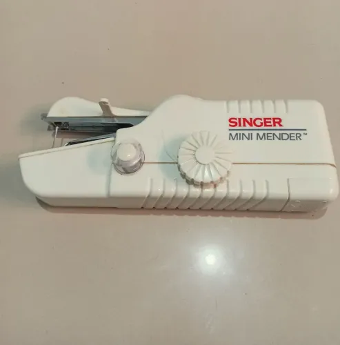 Mini Mender Singer maq costura de mão 