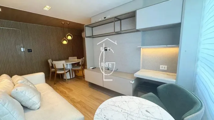 LINDO APARTAMENTO TOTALMENTE REFORMADO E MOBILIADO EM LOCALIZAÇÃO PRIVILEGIADA NA TORRE