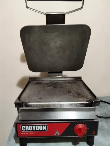 Chapa elétrica Croydon 220v