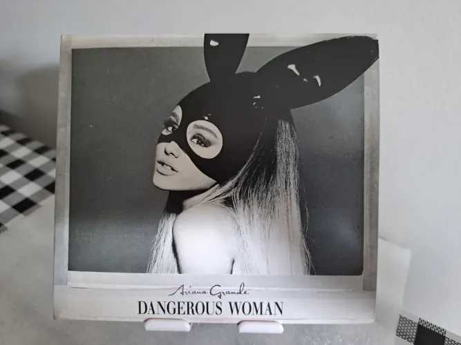 CD ARIANA GRANDE DANGEROUS WOMAN