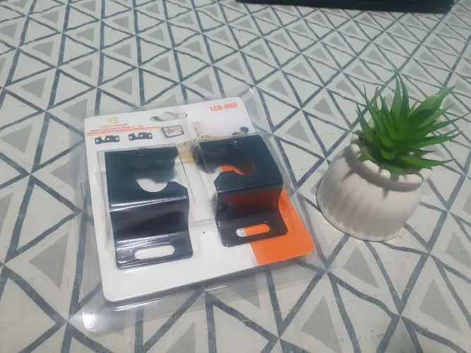 Suporte para TV universal com parafusos e buchas