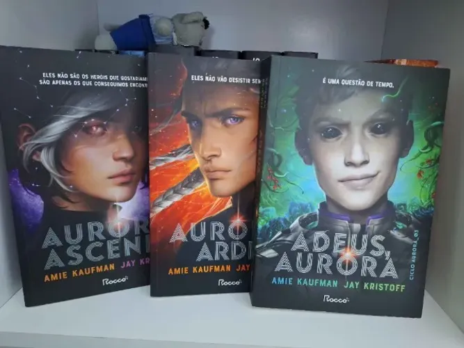 Livros do Ciclo Aurora Completo -  Autores  Amie Kaufman , Jay Kristoff. 