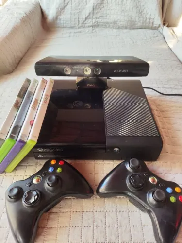 Xbox 360 desbloqueado Super Slim com Kinect e Jogos.