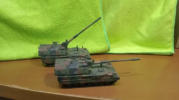 DOIS BLINDADOS DE COMBATE ESCALA 1/72 DI AGOSTINI