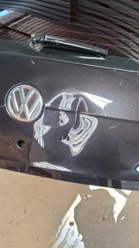 Tampa Traseira Porta Mala Volkswagen Fox 2011 a 2014 c/ Detalhe