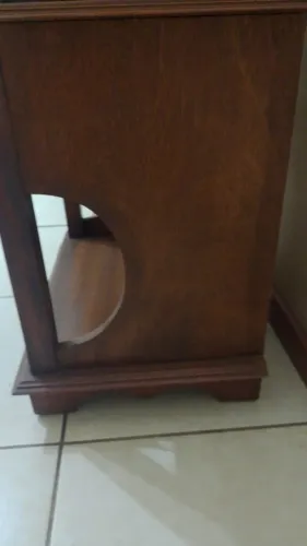 criado mudo com gaveta antigo