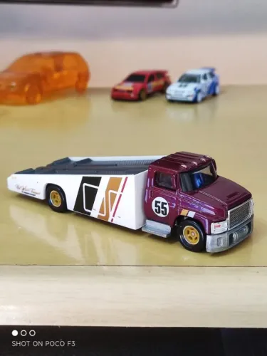 Hot Wheels Premium Carry On (European Car Culture Diorama)