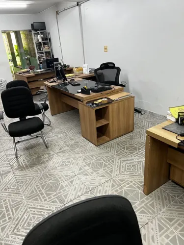 3 mesas grandes para escritório