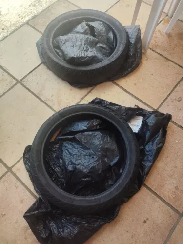 Vendo dois pneus para moto