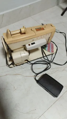 Máquina de costura singer