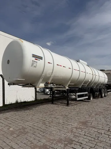 Carreta Tanque 4 eixos - 50.000L -Recrusul