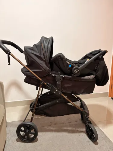Carrinho de bebê com bebê conforto Galzerano Semi Novo