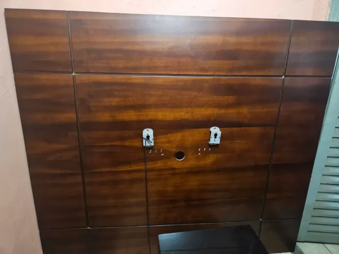 Rack com painel madeira pura