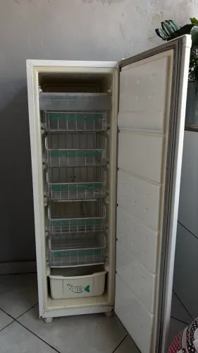 Freezer Vertical Consul CVU20J 142L