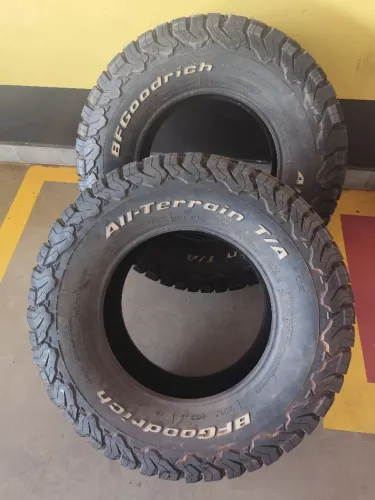 4 Pneus 285 70R17 BF GOODRICH