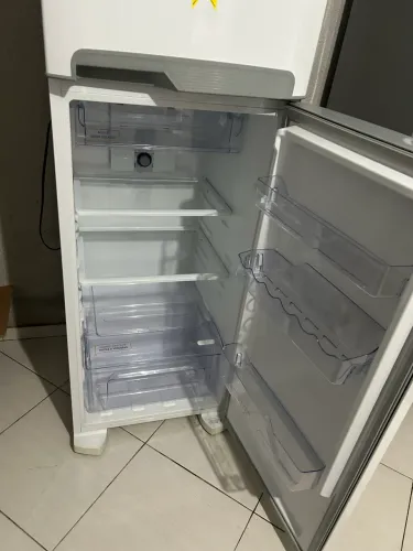 Geladeira / Refrigerador Frost Free Duplex 370L Continental