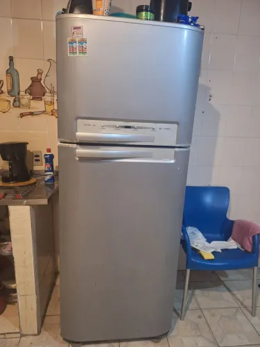 Geladeira e fogão funcionando perfeitamente