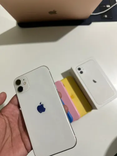 iPhone 11 - 64 GB
