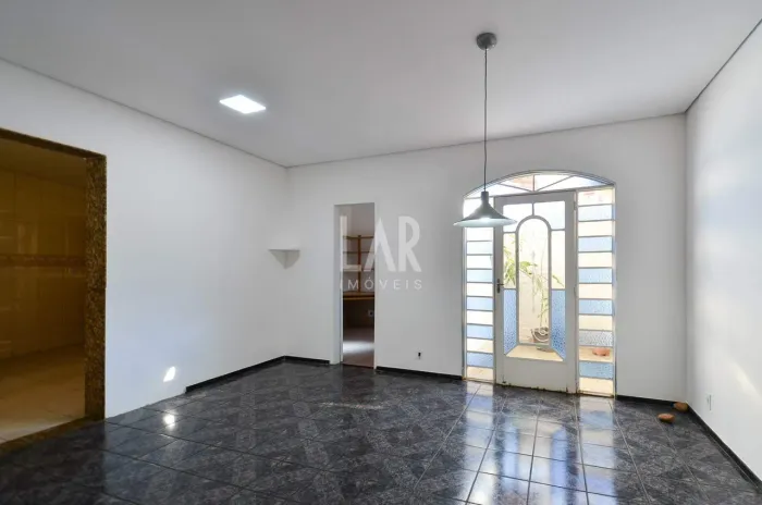 Comercial - Loja à venda, 5 quartos, 1 suíte, 4 vagas, Nova Suíssa - Belo Horizonte/MG