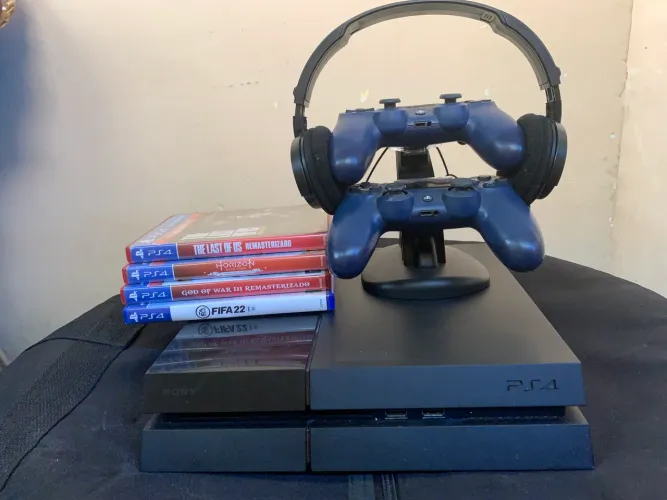 Ps4 slim 500gb + 2 controles + 4 jogos + carregador + fone