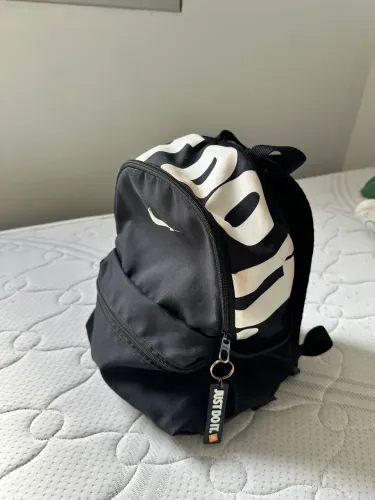 Vendo mochila pequena Nike