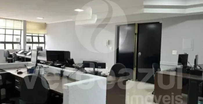 Duas salas comerciais unificadas na Av. Barão de Itapura Campinas.