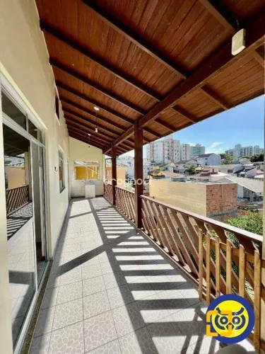 Casa com 4 quartos no Estreito.