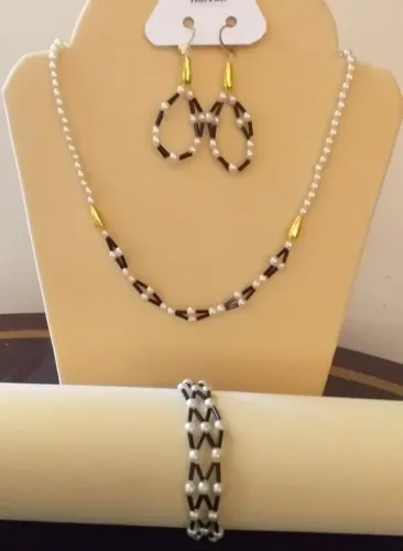 Conjunto de colar, brinco e pulseira