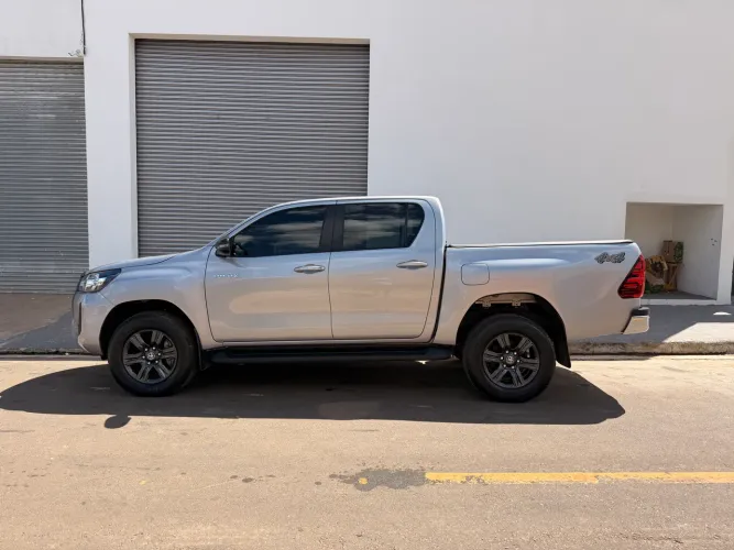 Toyota Hilux CD SR 4X4 2.8 TDI Diesel Aut. 2025