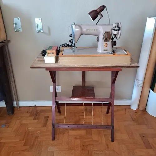 Máquina de Costura Portátil Singer 15C Elétrica