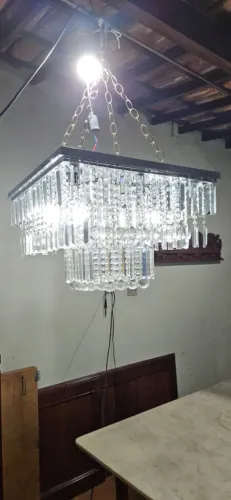 Lustre de Teto em Cristal e Lampadas Lede c/ Armação Metalica Cromada 60 cmx 60 cm.