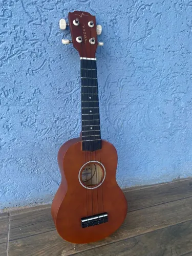 Ukulele com cordas de nylon - Marca Vogga