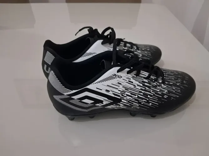 Chuteira De Campo Umbro Acid