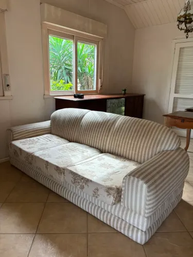 Conjunto de sofás 3 e 2 lugares conservado