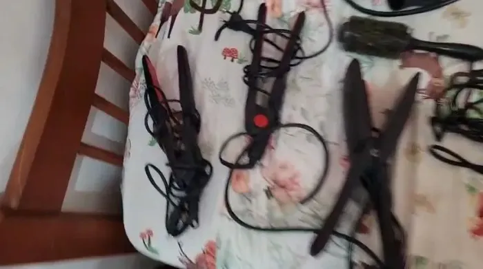 Vendo Kit de beleza 3 chapinhas, 1 secador e 1 máquina de cortar cabelo