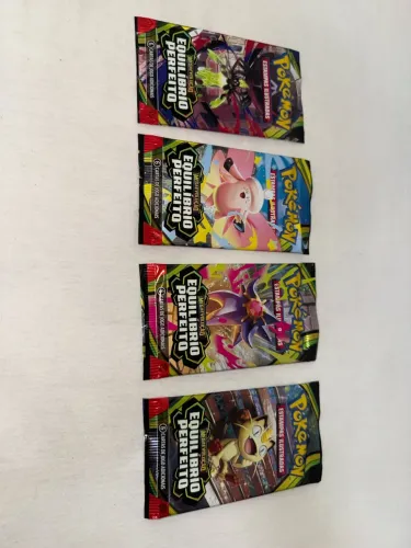 Booster Pokémon TCG, Pokémon Caos Ascendente, Pacote com 6 cartas cada