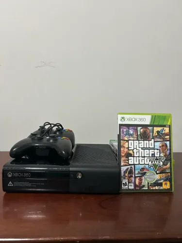 XBOX 360 EM PERFEITAS CONDIÇÕES ( ACOMPANHA 7 JOGOS INCLUINDO GTA V )