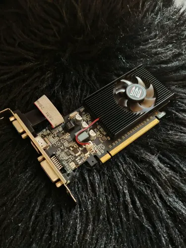 GT 705 1GB PLAQUINHA BOA E BARATA!!