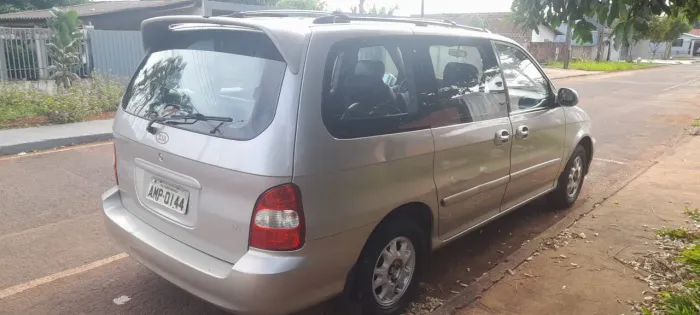 Kia Motors Carnival 2.5 V6 2001
