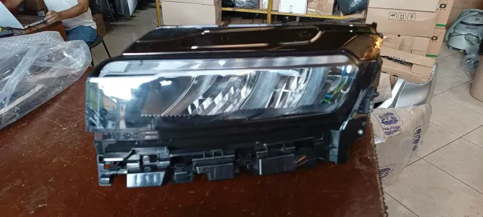 Farol Jeep Commander Esquerdo