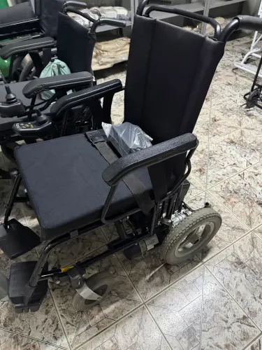 Cadeira de rodas motorizada seminova