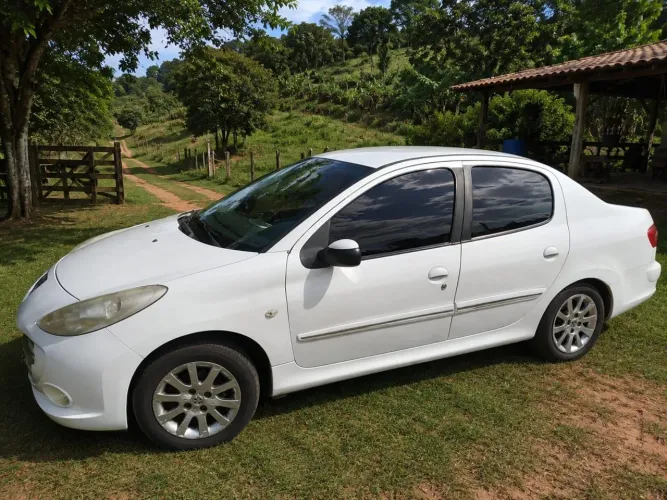 Peugeot 207 Sedan Passion XS 1.6 Flex 16V 4P 2012