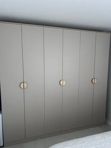 Guarda roupa 6 portas cor pane/bege