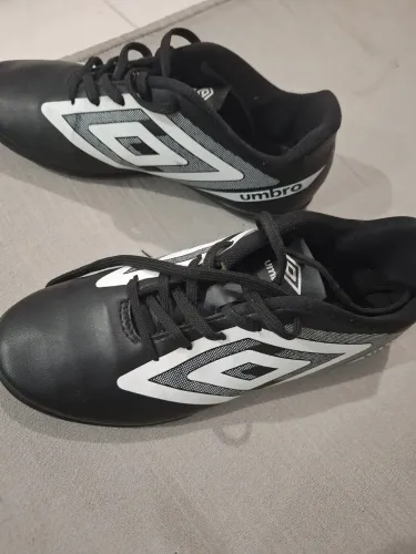 Chuteira umbro