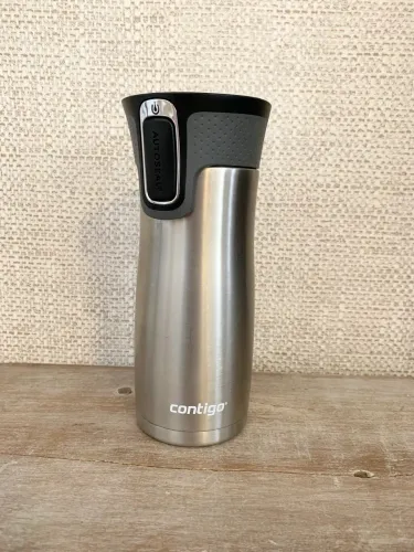 Mug / copo térmico/ caneca de viagem térmica da marca Contigo, modelo West Loop