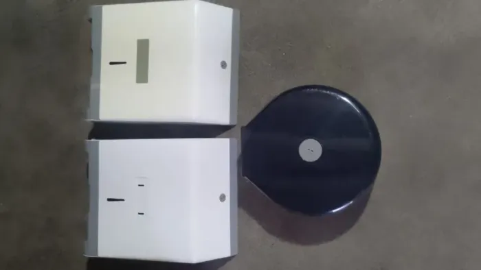 3 unidades Porta Papel toalha/higiênico Dispenser em plástico usado   
