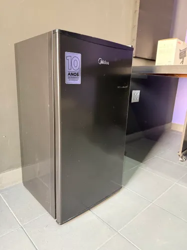 Frigobar Black Edition Preto 93l Inverter Bivolt Midea