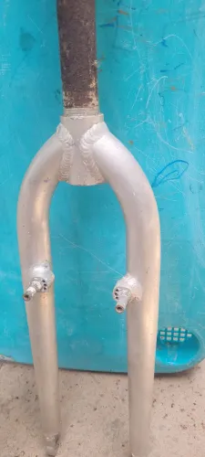 Vendo garfo de bicicleta aro 24, material alumínio.