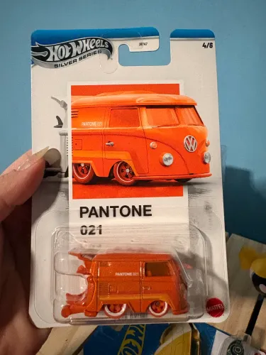 Kombi pantone HOTWHEELS 