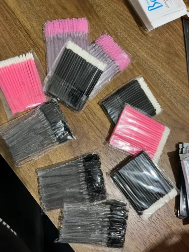 VENDO KIT ESCOVINHA/PINCEL APLICADOR DE GLOSS LACRADO Paguei 80 vendo tds os kits por 45$